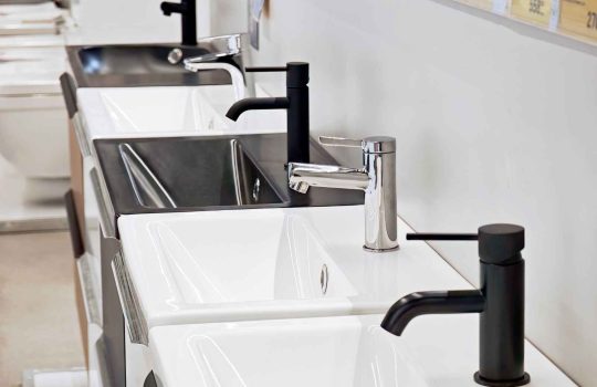 איך בוחרים כלים סניטריים שישרתו את המשפחה שנים?2